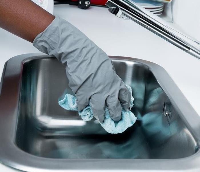 Cleaning sink with a rag